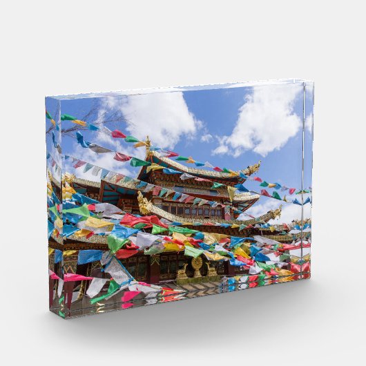 チベットの寺と祈りの言葉フラグ – 雲南省、中国 フォトブロック (左)