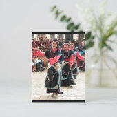 チベットダンサーの伝統的衣装 ポストカード (スタンド正面)