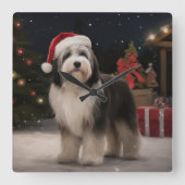 チベットテリアの犬と雪のクリスマス スクエア壁時計 (正面)