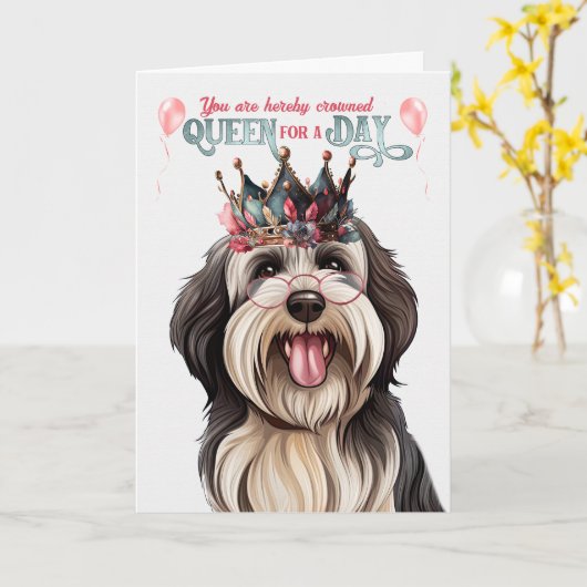 チベットテリアドッグクイーンのためのデイおもしろい誕生日 カード (黄色い花)