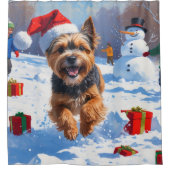 チベットテリア走ーのクリスマス帽子と雪の シャワーカーテン (正面)