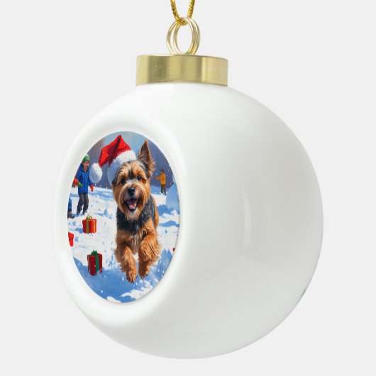 チベットテリア走ーのクリスマス帽子と雪の セラミックボールオーナメント (右)