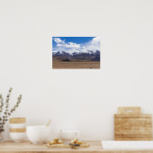 チベット、ヒマラヤ – 風光明媚な山の風景 ポスター (キッチン)