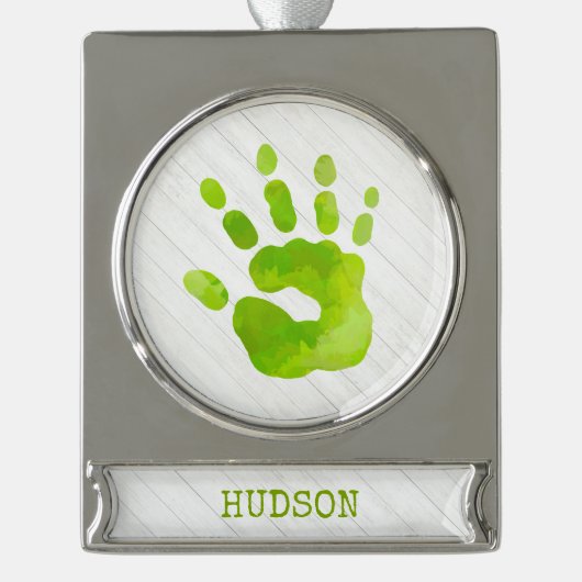 チャイルドハンドプリントグリーンNAMEウッドエレガント シルバープレートバナーオーナメント (正面)