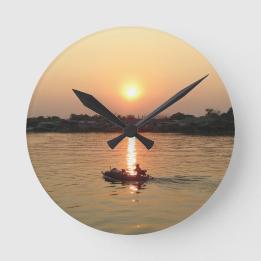 チャオプラヤ川の夕日…タイ，アユタヤ ラウンド壁時計 (正面)
