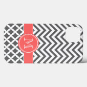 チャコールグレーとコーラルシェブロンモノグラム Case-Mate iPhoneケース (裏面 (横))