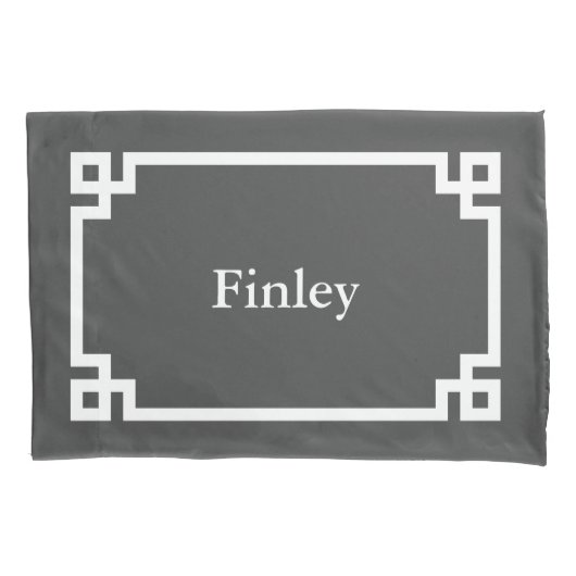 チャコールグレーギリシャ語鍵モノグラム標準 枕カバー (正面)