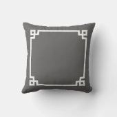 チャコールグレーギリシャ鍵縁どカスタムモノグラム クッション (裏面)