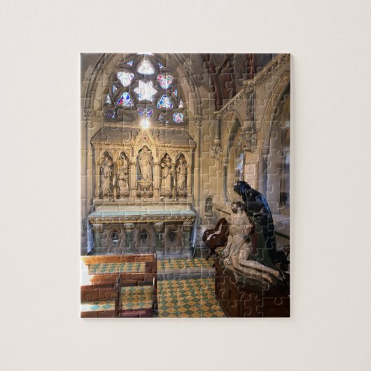 チャペルインテリア、祭壇とステンドグラス窓 ジグソーパズル (縦)