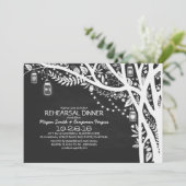 チャルクボード·メイソンは木の明かりをつけて夕食のリハーサルをする 招待状 (スタンド正面)