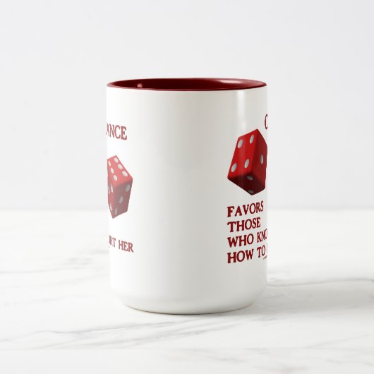 チャンスは裁判所にいかに彼女のサイコロを知っている人を支持します ツートーンマグカップ (中央)