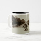 チャンピオンElysees、パリ(セピア色の写真) ツートーンマグカップ (正面左)