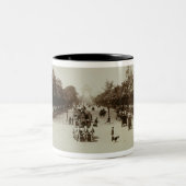 チャンピオンElysees、パリ(セピア色の写真) ツートーンマグカップ (中央)