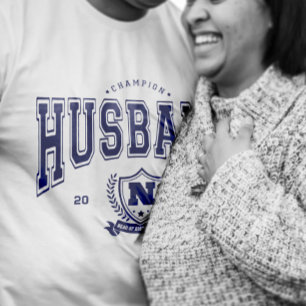 チャンピパーソナライズされたオンおもしろい夫メンズギフト Tシャツ