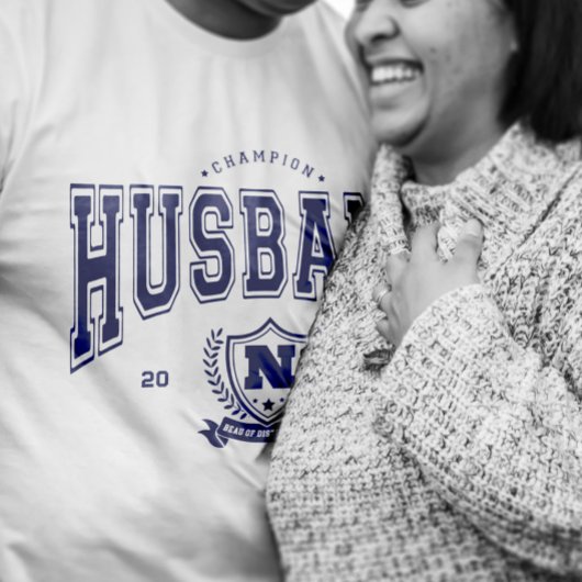 チャンピパーソナライズされたオンおもしろい夫メンズギフト Tシャツ