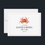 チャンブレー カニ ラスティック ウェディング セーブ・ザ・デート<br><div class="desc">赤いカニのイラストが特徴的なラスティックな海のウェディング セーブ・ザ・デート。前面にはグレーのテキストとフェードした赤のピンストライプが施されている。裏面にはチャンブレーにインスパイアされた水彩デザインが施されている。</div>