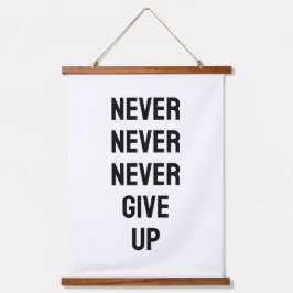 チャーチル 黒と白の引用句「Never Never Never Give Up」 吊り下げ型タペストリー