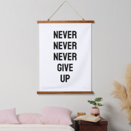 チャーチル 黒と白の引用句「Never Never Never Give Up」 吊り下げ型タペストリー