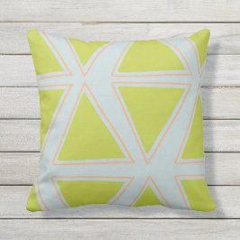 チャートレイズと青い枕の三角形のパターン アウトドアクッション