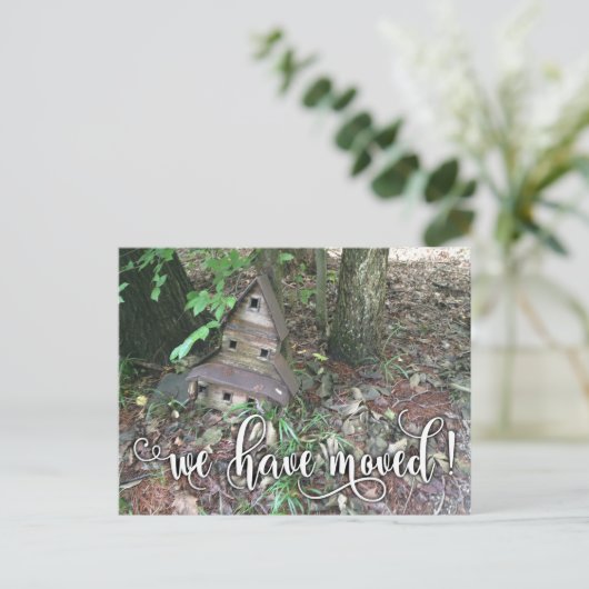 チャーミングで古い巣箱の写真の"引っ越しました"の通知 案内ポストカード (スタンド正面)