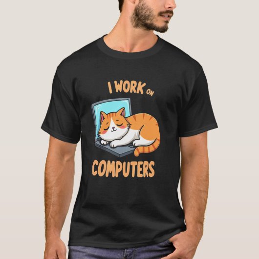 チャーミングなコンピューター仕事猫Tシャツ Tシャツ (正面)