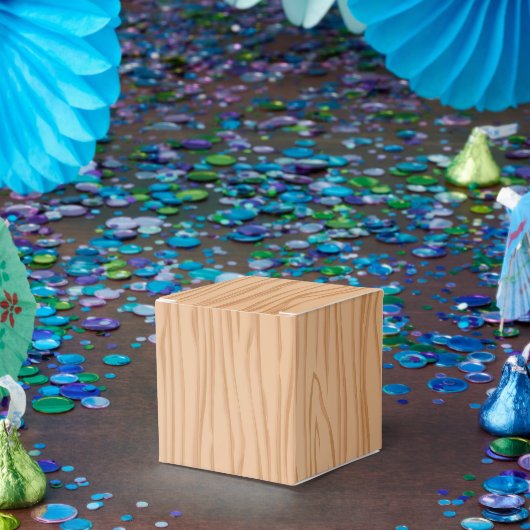 チャーミングな木目調のクラシック セレブレーション フェイバーボックス (パーティー)