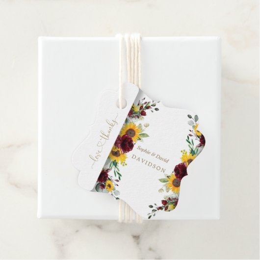 チャーミングな秋のバーガンディローズとヒマワリのウェディング フェイバータグ (インサイチュ)