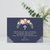 チャーム赤面ピンクフラワーズネイビーレースガールバプテスマ サンキューカード (スタンド正面)