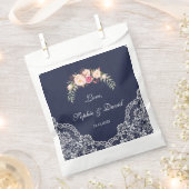 チャーム赤面ピンクフラワーズレースネイビー結婚ズ フェイバーバッグ (クリップ留めされた状態)