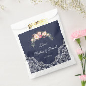 チャーム赤面ピンクフラワーズレースネイビー結婚ズ フェイバーバッグ (封をした状態)