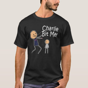 チャーリーは私を暗いTシャツかみました Tシャツ
