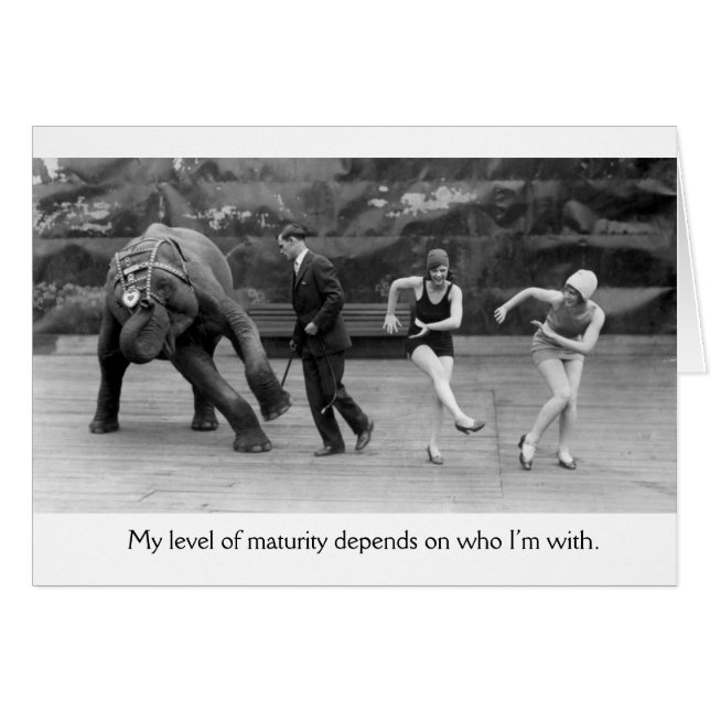 チャールストンを踊っているヴィンテージフラッパー及び象 (正面横)