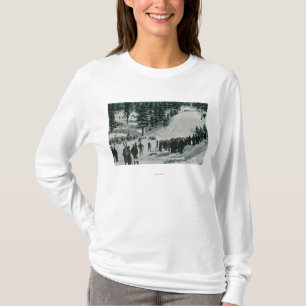 チャールストン山の冬季スポーツ場面 Tシャツ