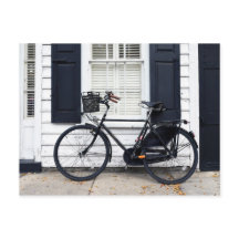 チャールストン、サウスカロライナ州のミーティングストリートにある自転車