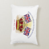 チャールズ三世の戴冠王と旗 アクセントクッション (裏面(縦))