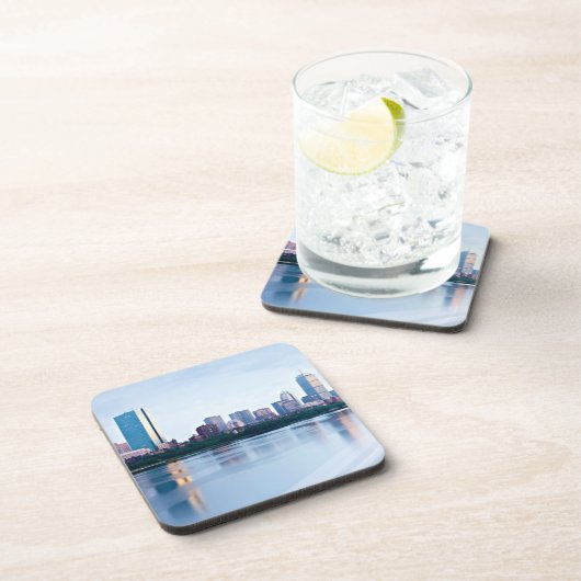 チャールズ川を渡るボストン背部湾 コースター (右側)