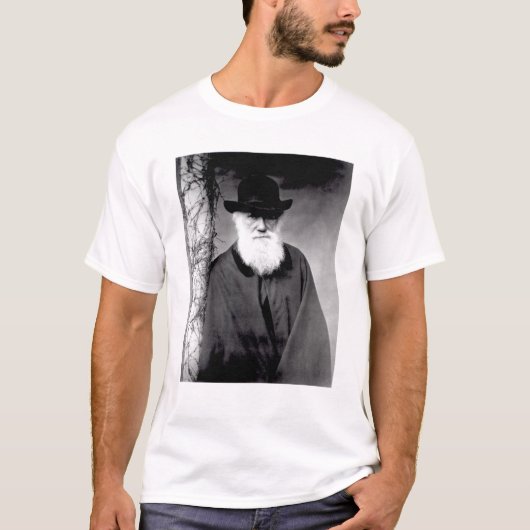 チャールズ・ダーウィン1881年のポートレート Tシャツ (正面)