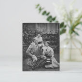 チャールズ・ディケンズと二人の娘 ポストカード (スタンド正面)