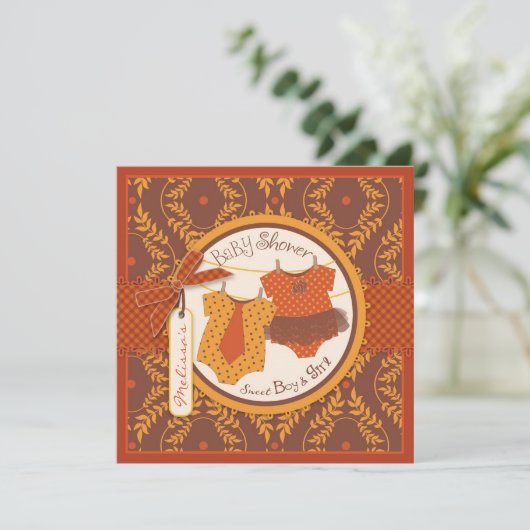 チュチュ及びタイ及び秋のダマスク織のつる植物の双生児のベビーシャワー 招待状 (スタンド正面)