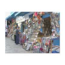 チュニジアのバザールで買い物