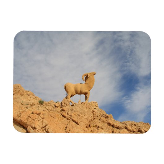 チュニジアのヤギ像 マグネット (横)