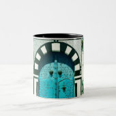 チュニジアの青いドア ツートーンマグカップ (中央)