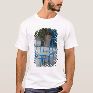 チュニジア、シディ・ブ・サイド、カフェの椅子 Tシャツ