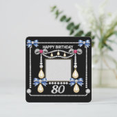 チューダー王朝風のダイヤモンドで飾られた80歳の誕生日カード 招待状 (スタンド正面)