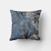 チューリップかわいらしポプラの木々曇り空 クッション (裏面)