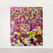 チューリップでいっぱいの畑 タペストリー (正面)