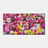 チューリップでいっぱいの畑 デスクマット (正面)