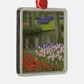 チューリップとグレープ·ヒヤシンスの花の模様 メタルオーナメント (右)