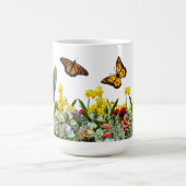 チューリップとデイジー付きバタフライフラワーガーデン コーヒーマグカップ (中央)