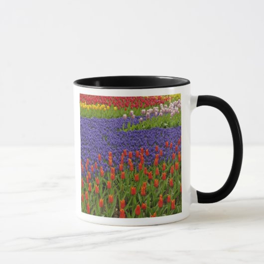 チューリップとムスカリの花の模様 2 マグカップ (右)